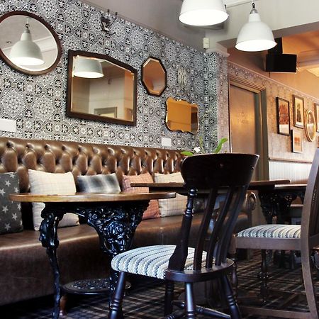 The Station Hotel West Byfleet Bagian luar foto