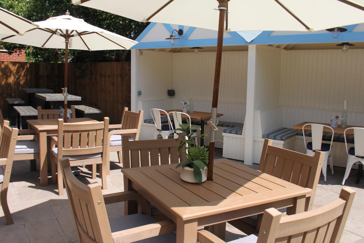The Station Hotel West Byfleet Bagian luar foto