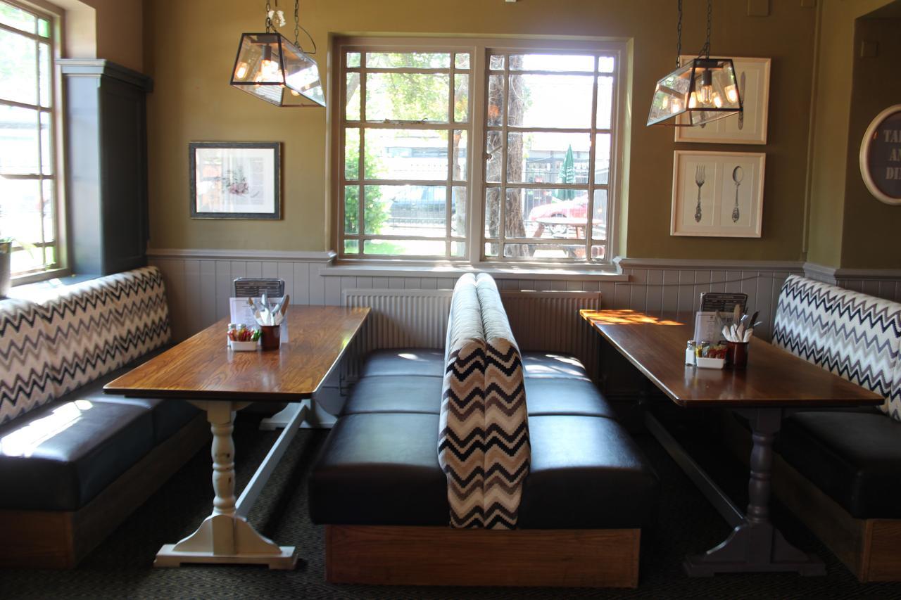 The Station Hotel West Byfleet Bagian luar foto