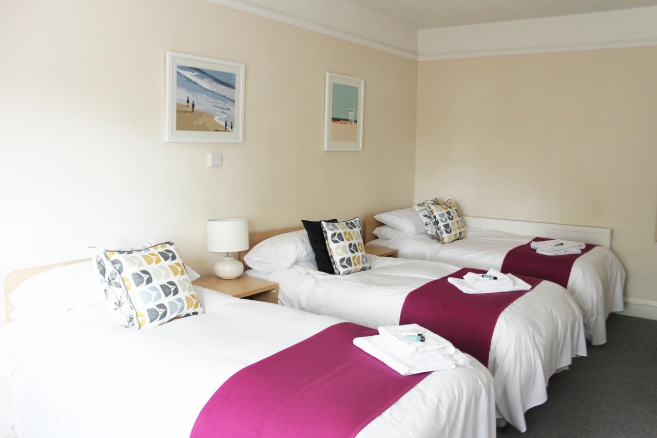 The Station Hotel West Byfleet Bagian luar foto