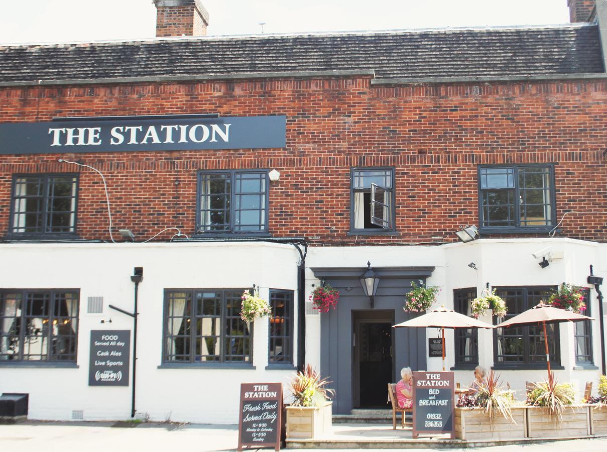The Station Hotel West Byfleet Bagian luar foto