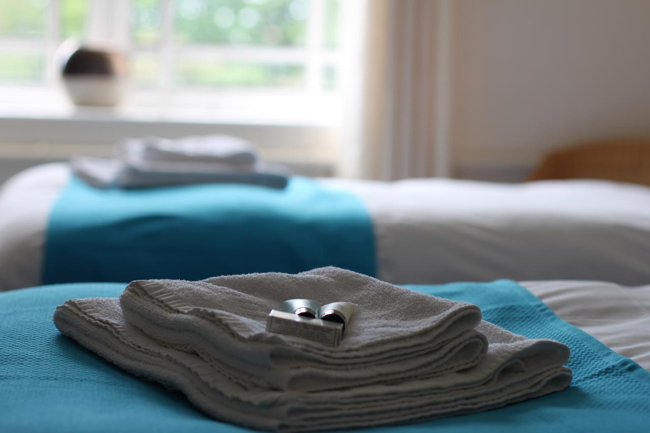 The Station Hotel West Byfleet Bagian luar foto
