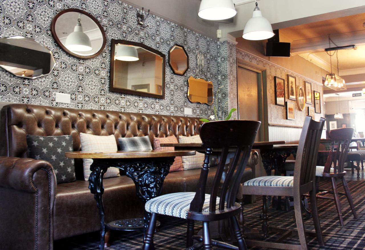 The Station Hotel West Byfleet Bagian luar foto