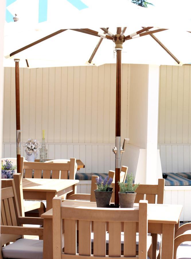 The Station Hotel West Byfleet Bagian luar foto